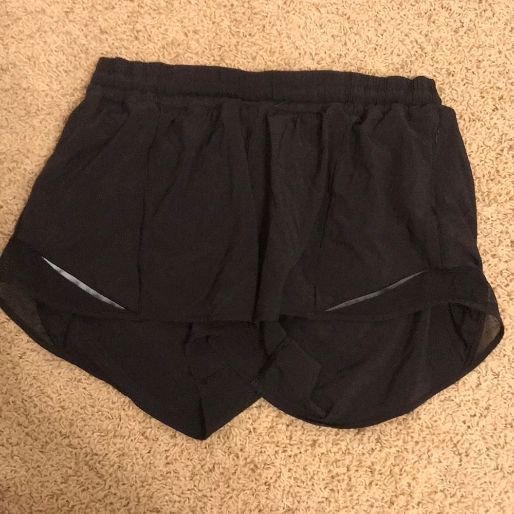 black lululemon hotty hot shorts